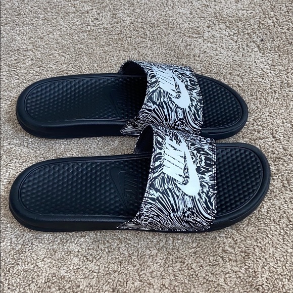 mens nike slides size 11